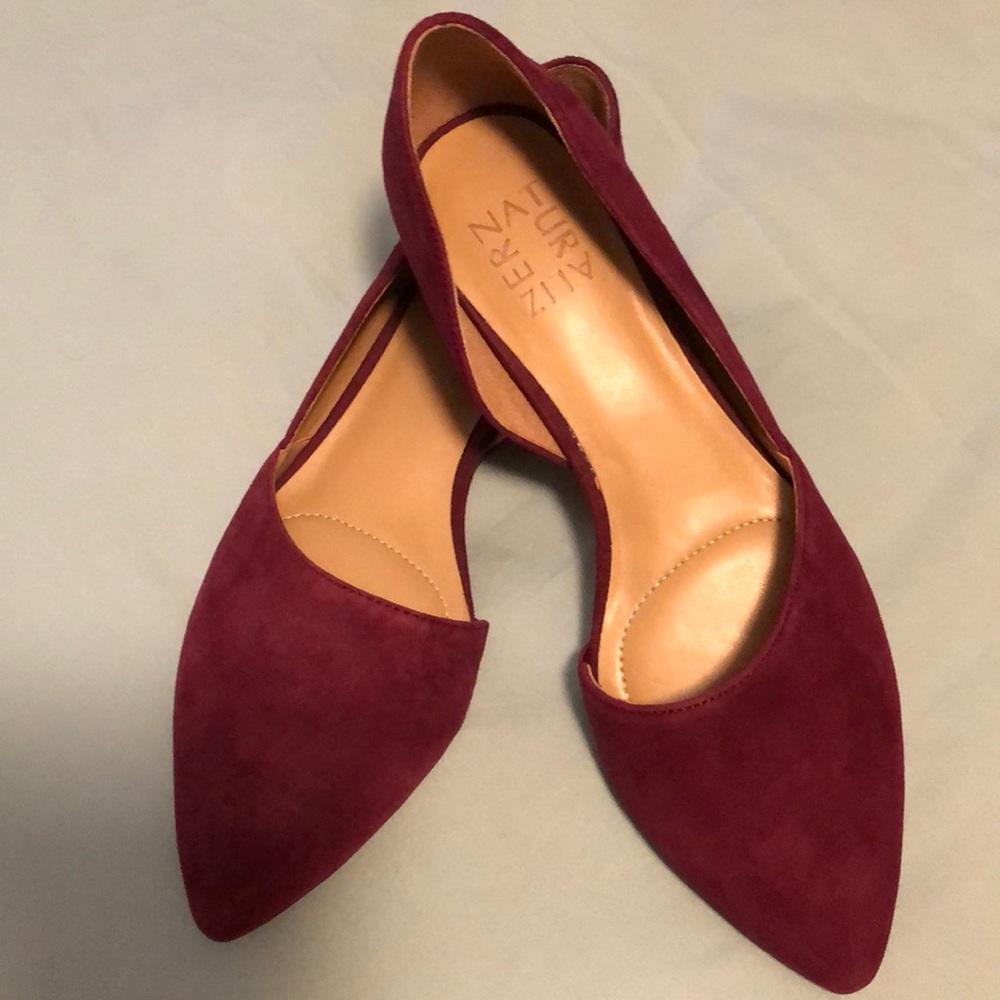 ****SOLD on another site!!! Flat shoes